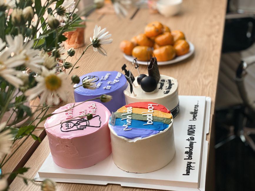 Chữ trên bánh khai trương khác chữ trên thiệp