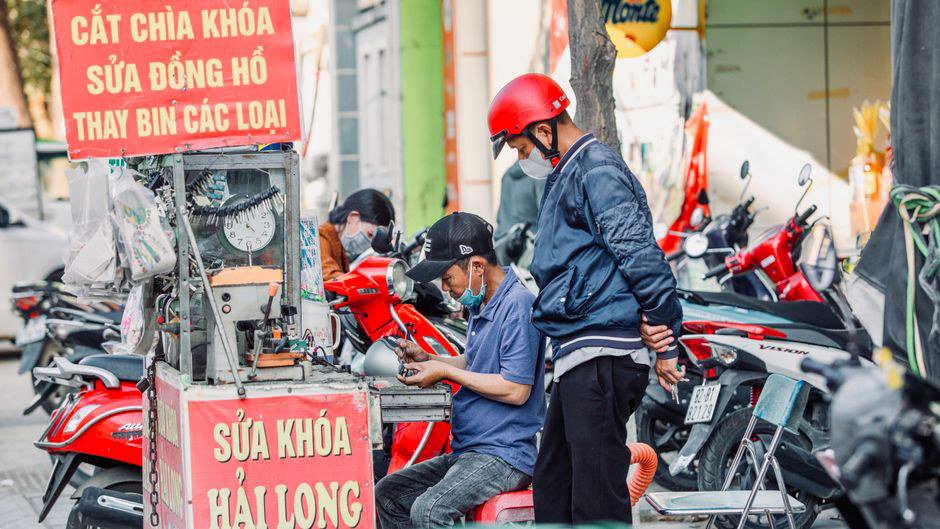 Vì sao người làm việc tại nhà dễ quá tải khâu trả lời khách